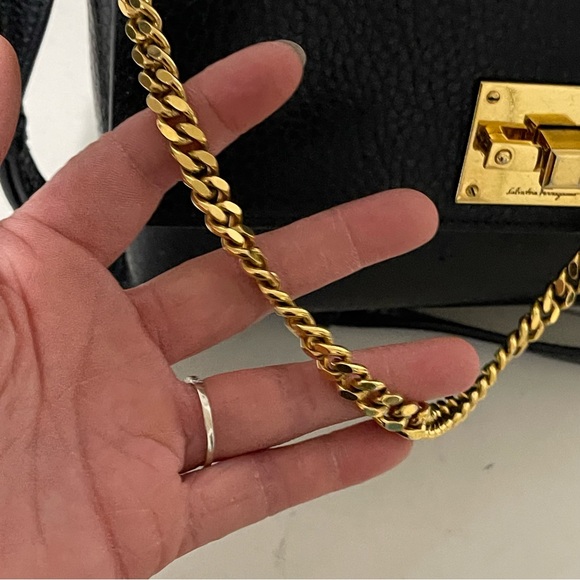 Salvatore Ferragamo pebbled black chain  link  leather handbag bag Purse Fall - Picture 4 of 15